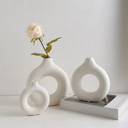 Elegant Simplicity: Pure White Donut Design Vase for Chic Table Decor