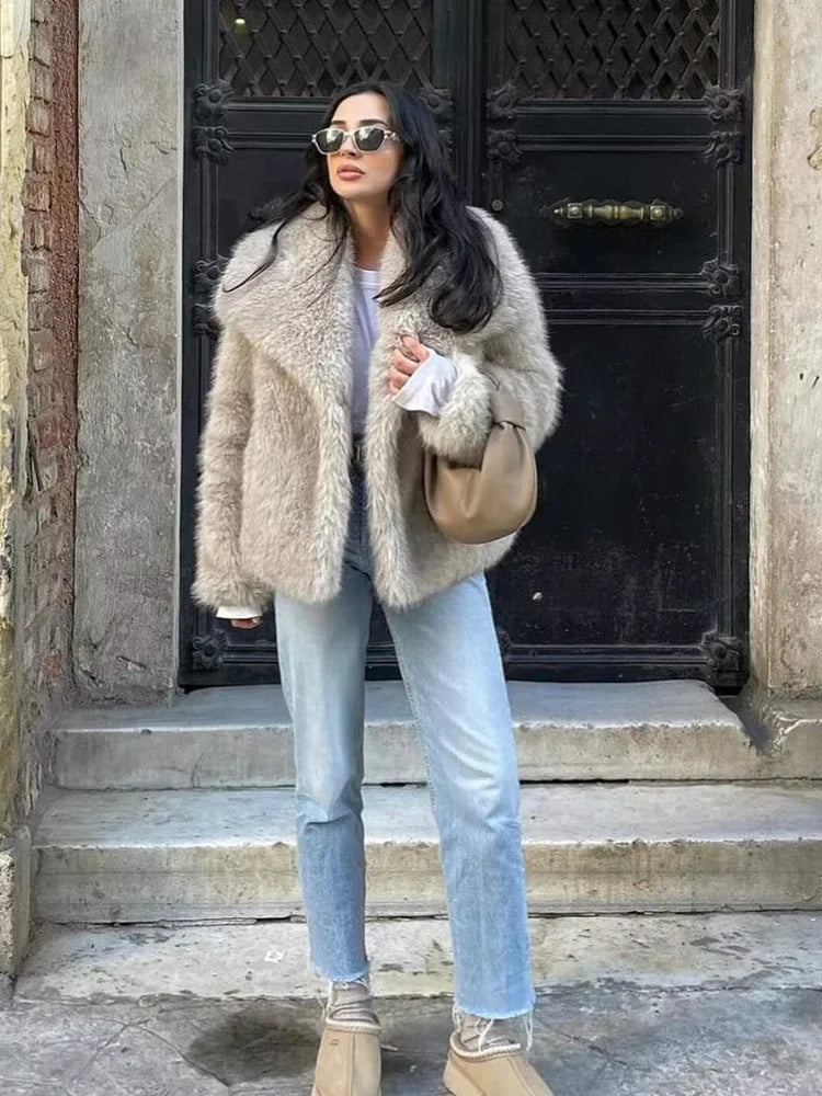 New 2025 Faux Fur Outerwear: Plush Wool-Blend Coats