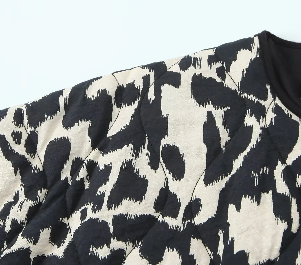Commuter Style Cotton Jacket – Animal Print & Long Sleeve