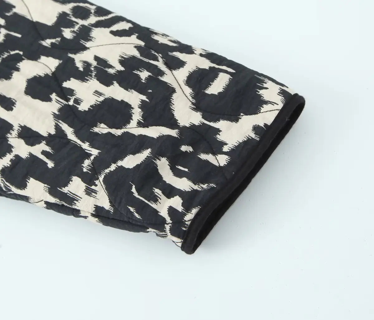 Commuter Style Cotton Jacket – Animal Print & Long Sleeve