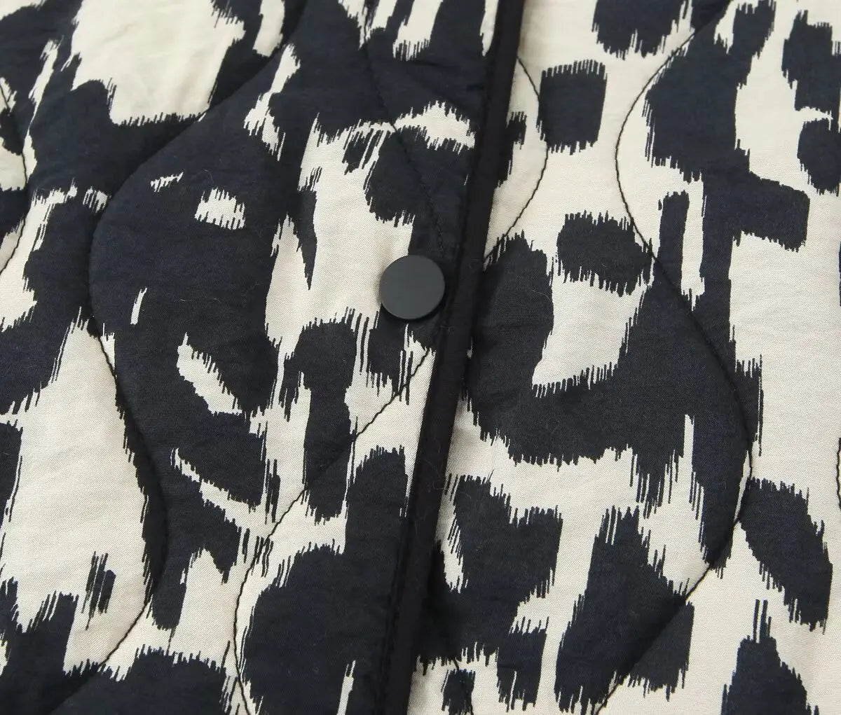 Commuter Style Cotton Jacket – Animal Print & Long Sleeve