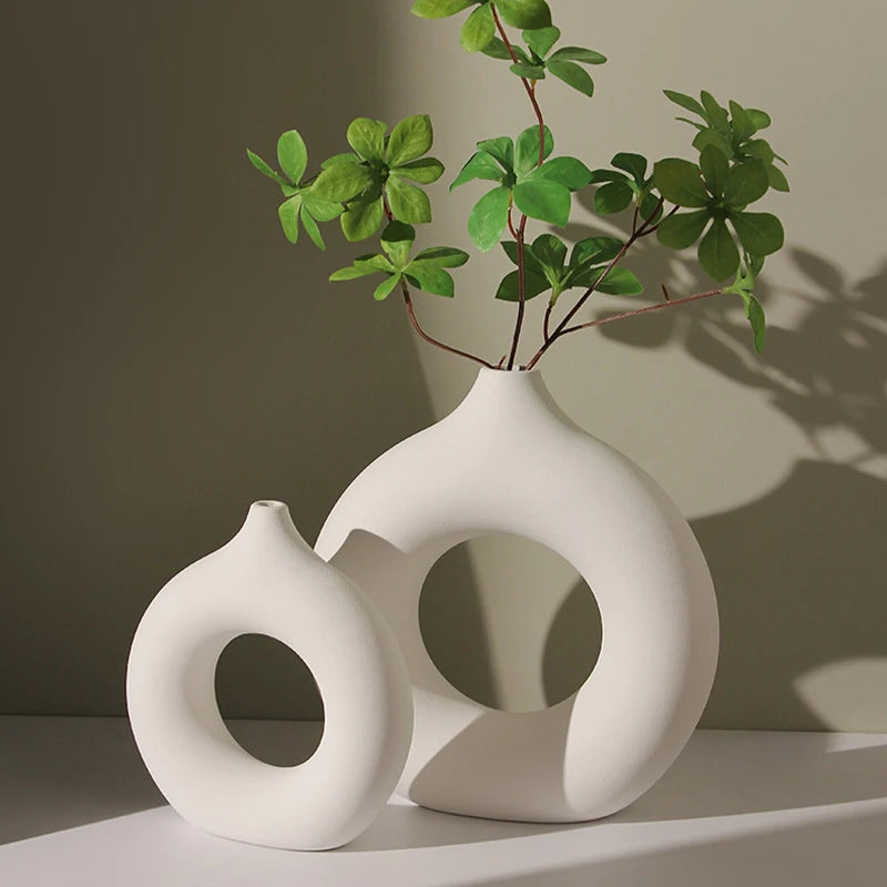 Elegant Simplicity: Pure White Donut Design Vase for Chic Table Decor