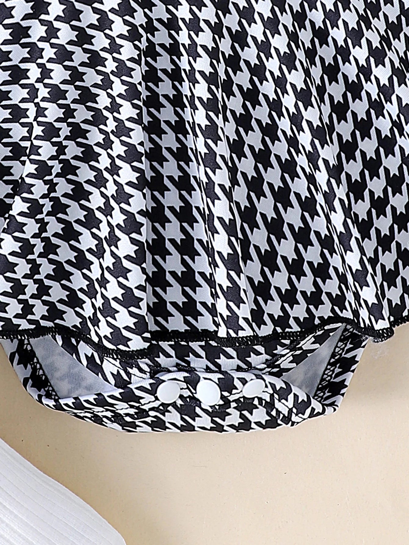 2PCS Autumn Set for Baby Girls – Black Top, Houndstooth Skirt & Hair Band