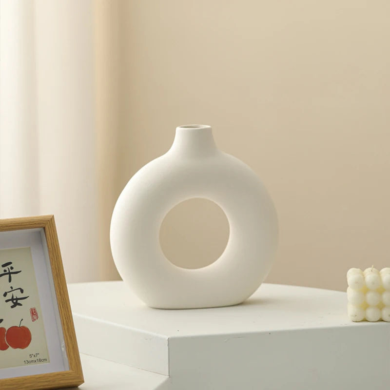 Elegant Simplicity: Pure White Donut Design Vase for Chic Table Decor