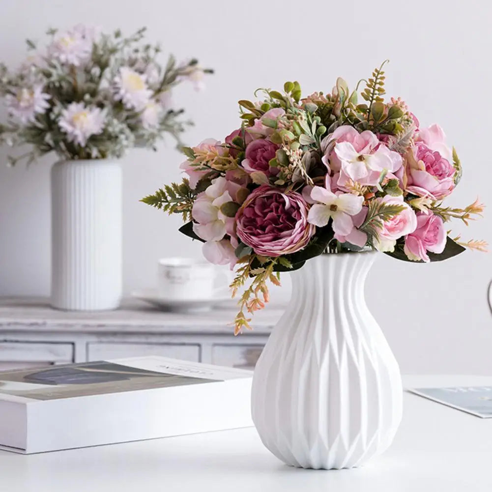 Elegant Simple Vase: Exquisite Centerpiece for Dining Room Decor