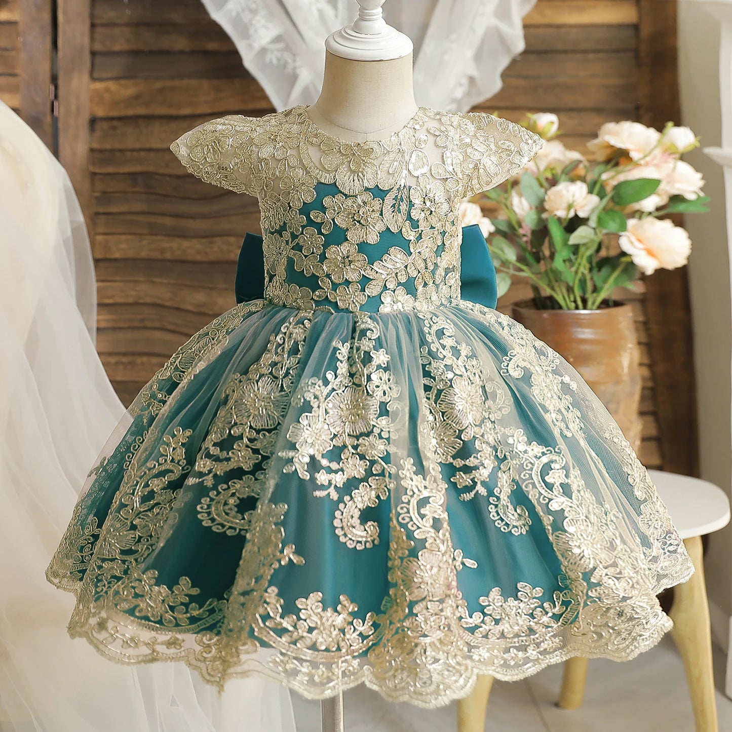 Princess Party Dress – Lace Embroidery with Ruffles