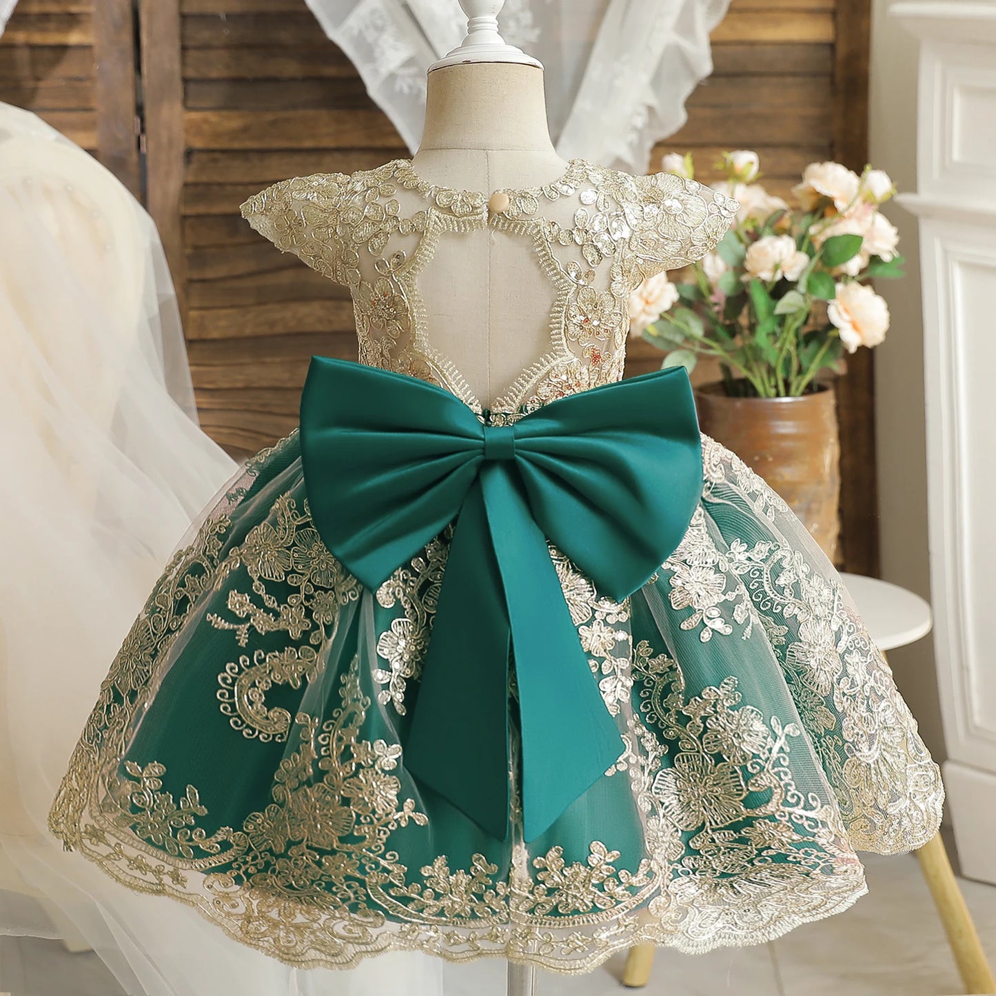 Princess Party Dress – Lace Embroidery with Ruffles