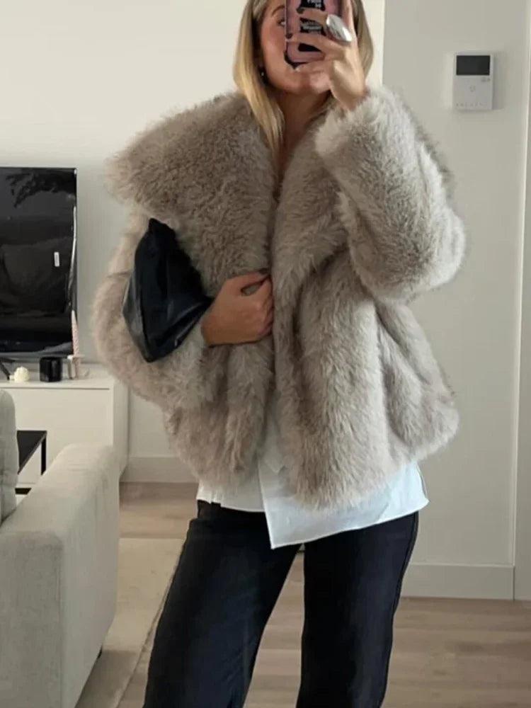 New 2025 Faux Fur Outerwear: Plush Wool-Blend Coats