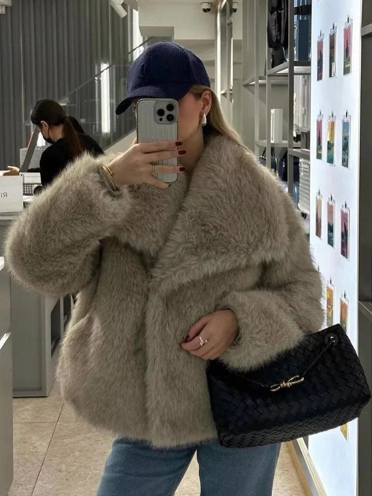 New 2025 Faux Fur Outerwear: Plush Wool-Blend Coats