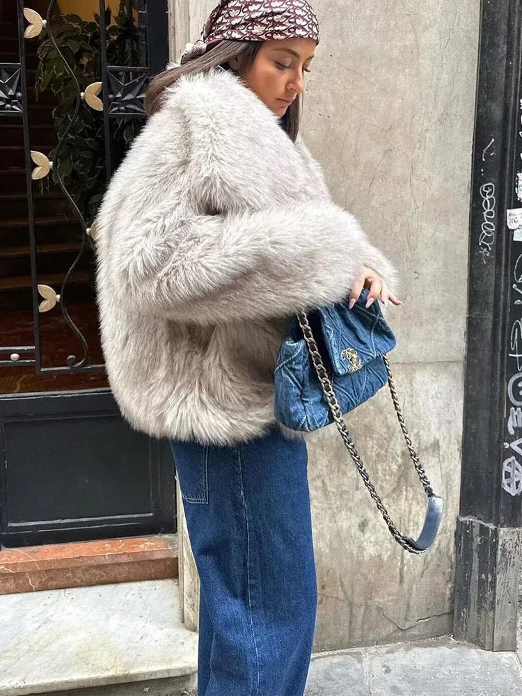 New 2025 Faux Fur Outerwear: Plush Wool-Blend Coats