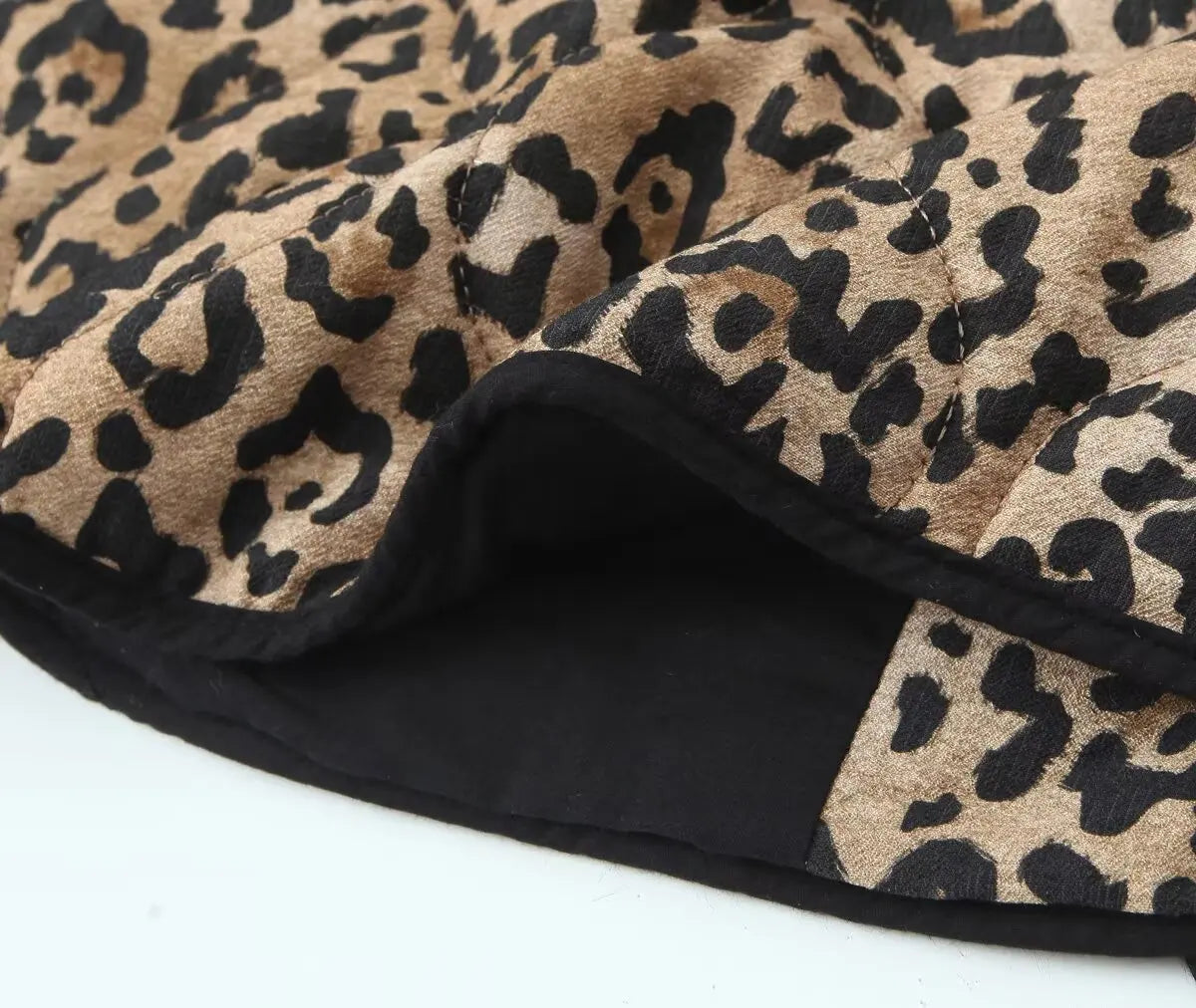 Commuter Style Cotton Jacket – Animal Print & Long Sleeve