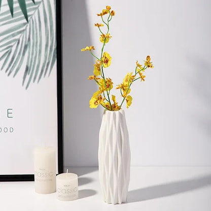 Chic Nordic Plastic Vase: Sleek Flower Pot for Modern Home Decor